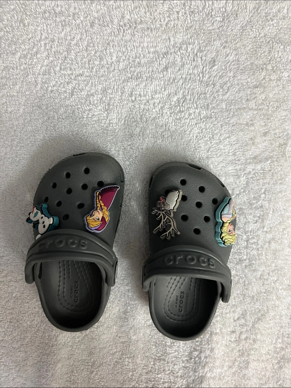 CROCS Kids Gray Slip-On Clogs with Frozen Character Charms (49)